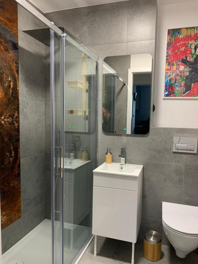 Metro Trocka Apartment وارسو المظهر الخارجي الصورة