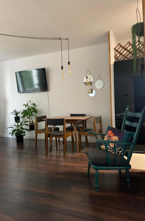 Metro Trocka Apartment وارسو المظهر الخارجي الصورة